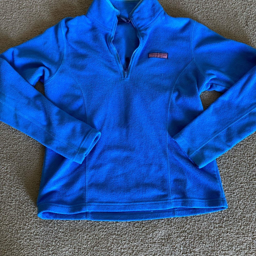 Vineyard vines pull over